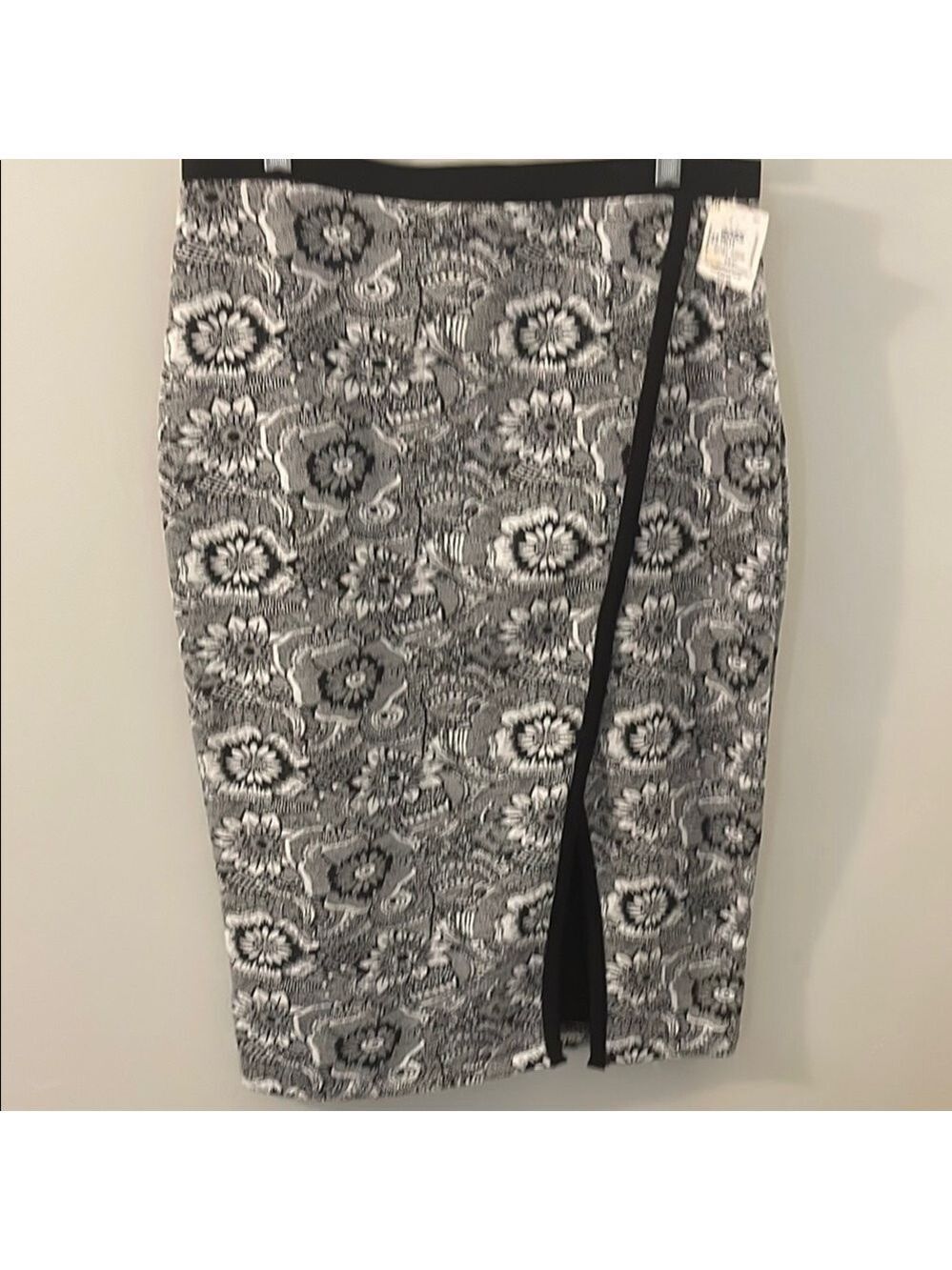Changes R Chic Black and White Floral Pencil Skirt